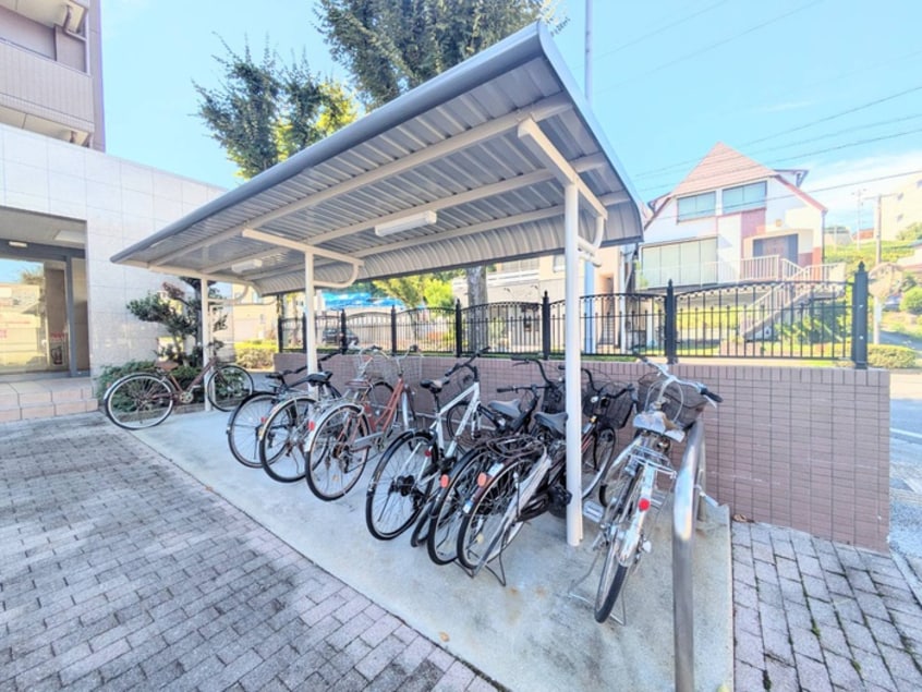 駐輪場 けやき通り