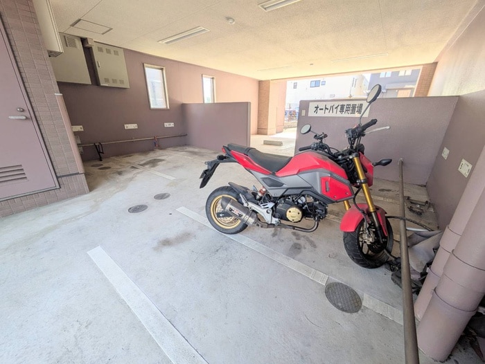 バイク置き場 けやき通り