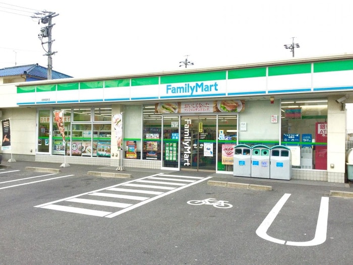 ファミリーマート三好姥子店(コンビニ)まで650m シ－クハイム