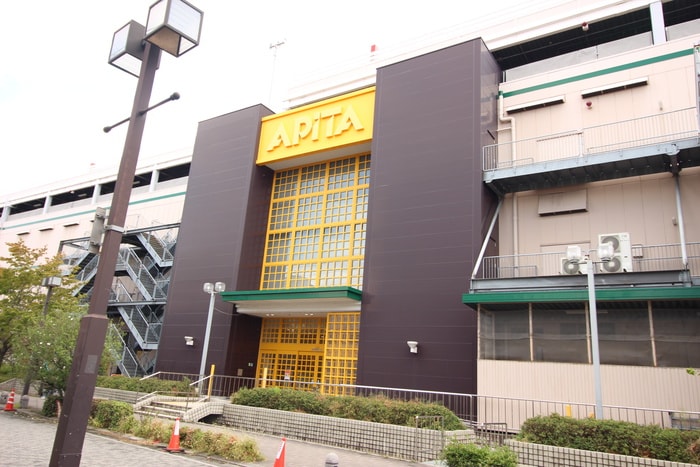 アピタ刈谷店(スーパー)まで188m ジャルダン桜町