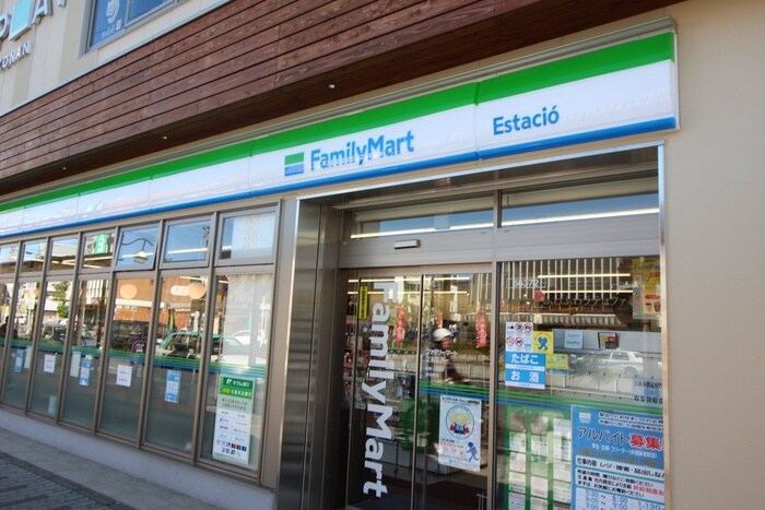 ファミリーマート 江南駅店(コンビニ)まで220m セレッソ瑞穂