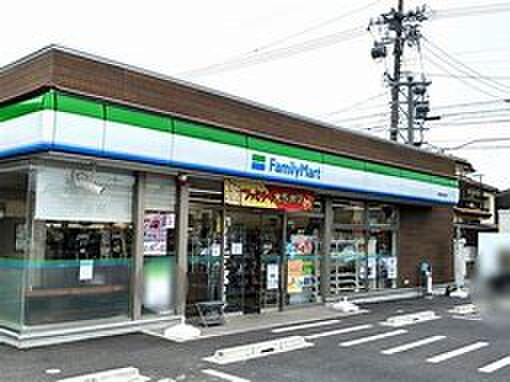 ファミリーマート西市場(コンビニ)まで550m グレイスココ