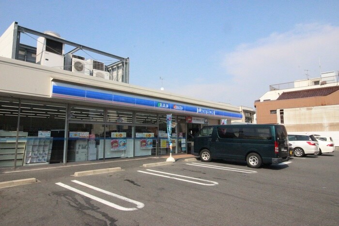 ローソン中村草薙町店(コンビニ)まで332m プレストン