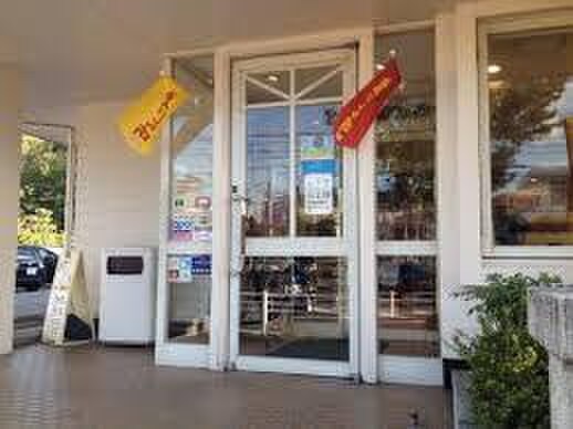 ガスト(その他飲食（ファミレスなど）)まで690m 鈴の木ハイツＡ