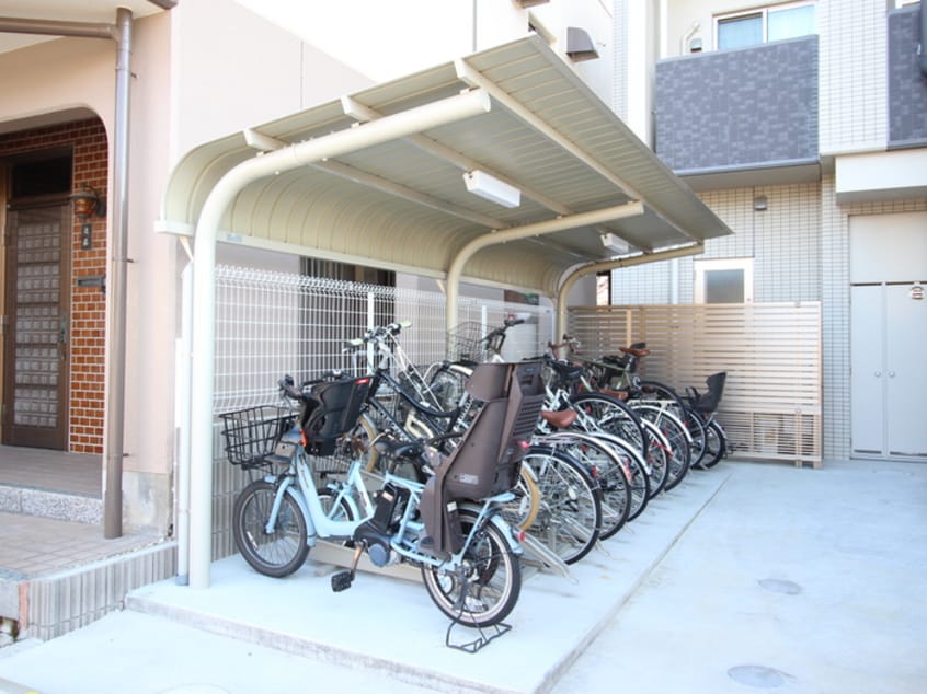 駐輪場 アヴニール桜山
