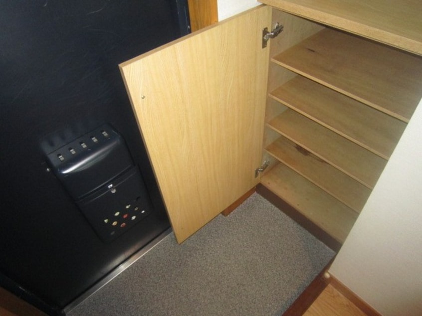 玄関 エトア－ル金山