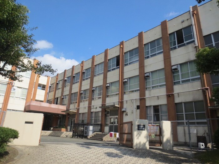 大高中学校(中学校/中等教育学校)まで1080m メゾンアール本町