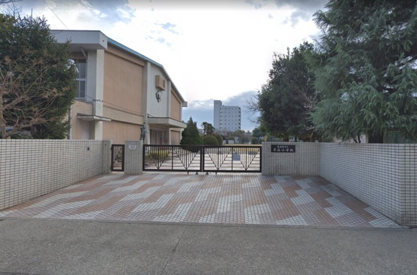千石小学校(小学校)まで613m 吹上ハイツ