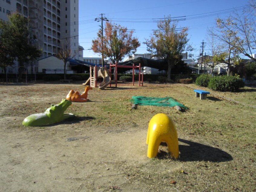 張屋公園(公園)まで350m スチューデントハイツグロリア