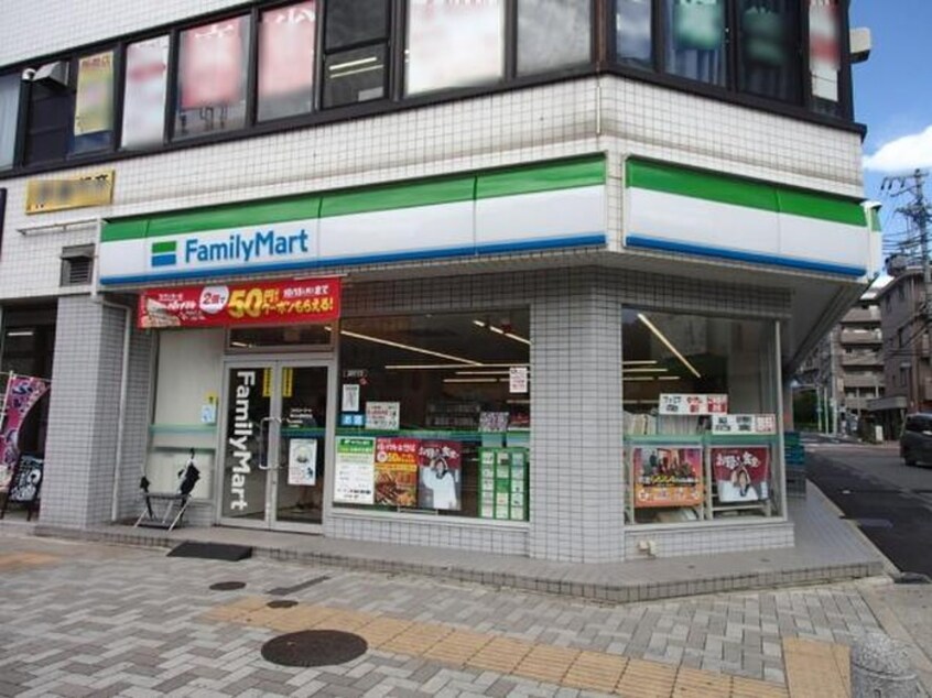 ファミリーマート東山公園駅前店(コンビニ)まで300m サンクレーア東山（902）
