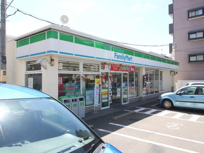 ファミリーマート　名東藤が丘店(コンビニ)まで164m ハレレア