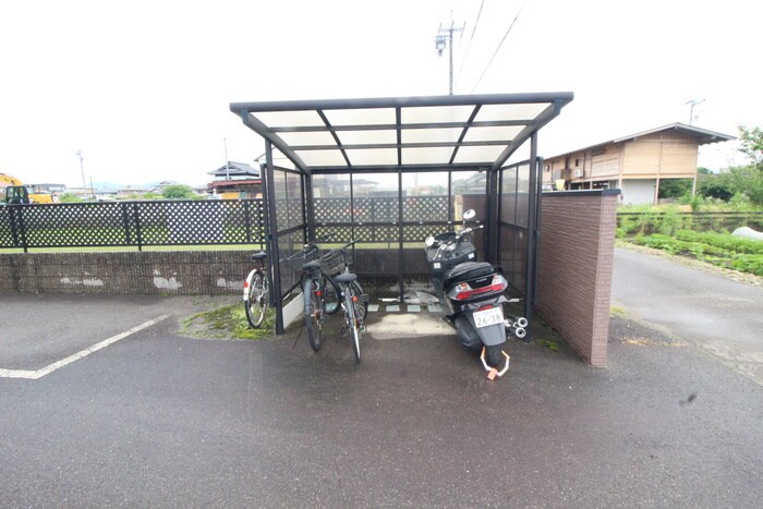 駐輪場 ブリイエーシャトウ