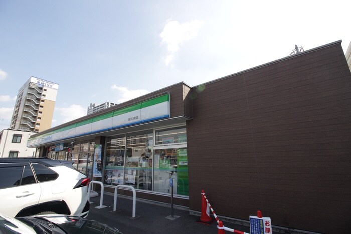 ファミリーマート知立本町店(コンビニ)まで307m ボンリューヌ池端