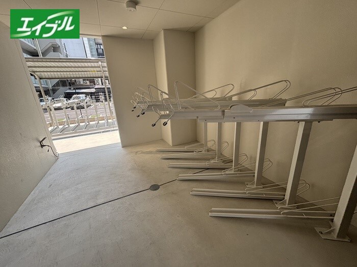 駐輪場 ホワイトメゾン新栄