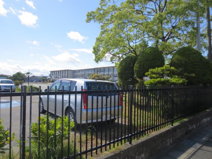 一宮市立神山小学校(小学校)まで400m ザ・神山邸