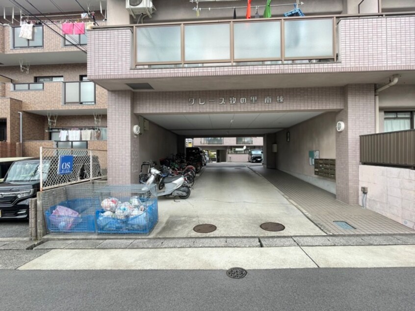 エントランス部分 グレ－ス牧の里南館