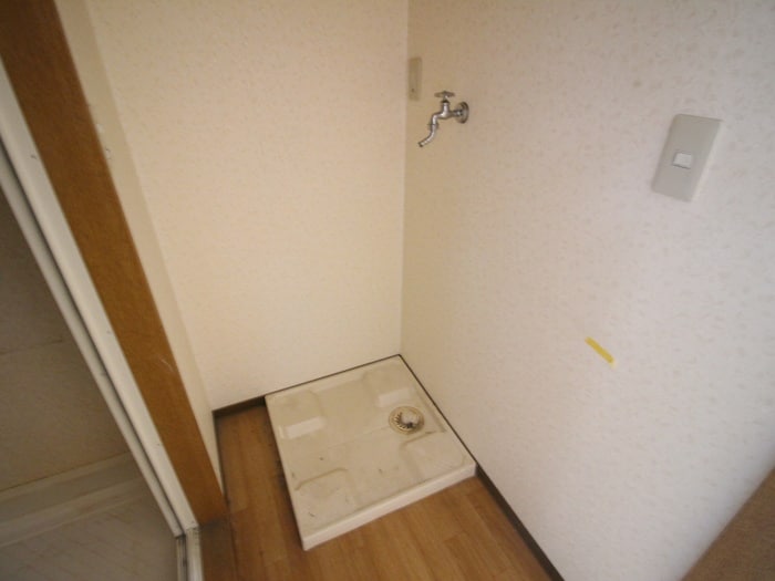 洗濯機置場 アドミ－ル栄生