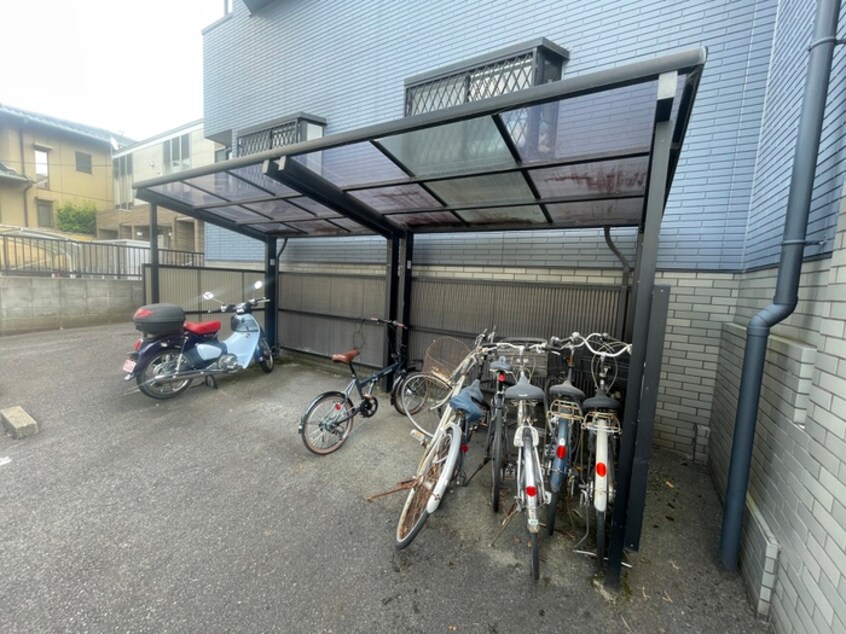 駐輪場 エスタ植田