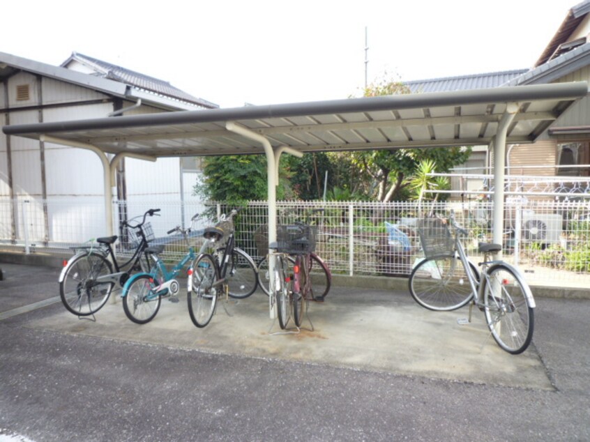 駐輪場 Ｓｕｒｐｌｕｓレスト高須Ａ