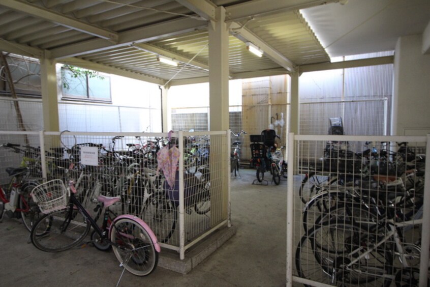 駐輪場 レスカール松原