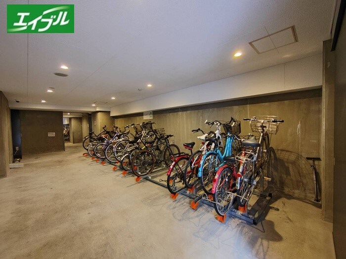 駐輪場 ブランシエスタ泉