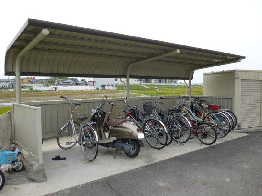 駐輪場 ドエル・トミシン
