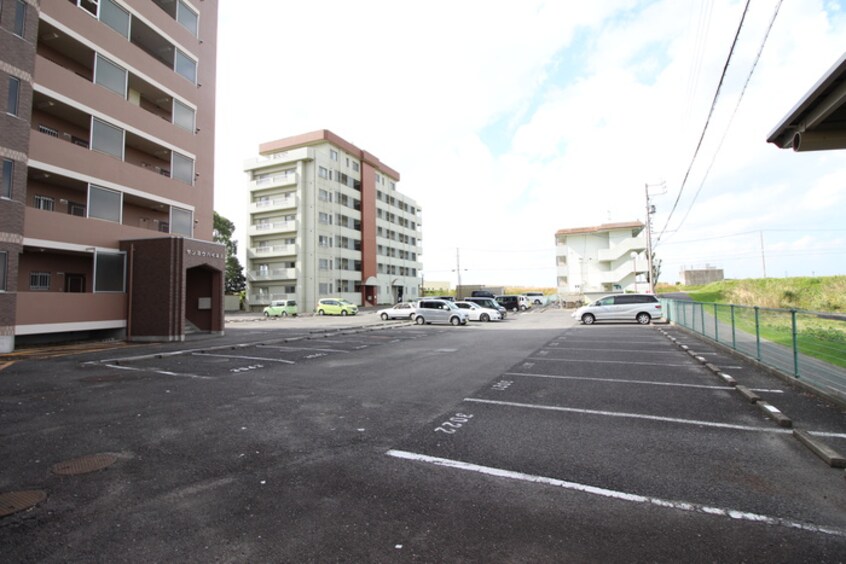 駐車場 サンヨウハイネス