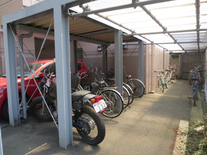 駐輪場 メゾンドベール