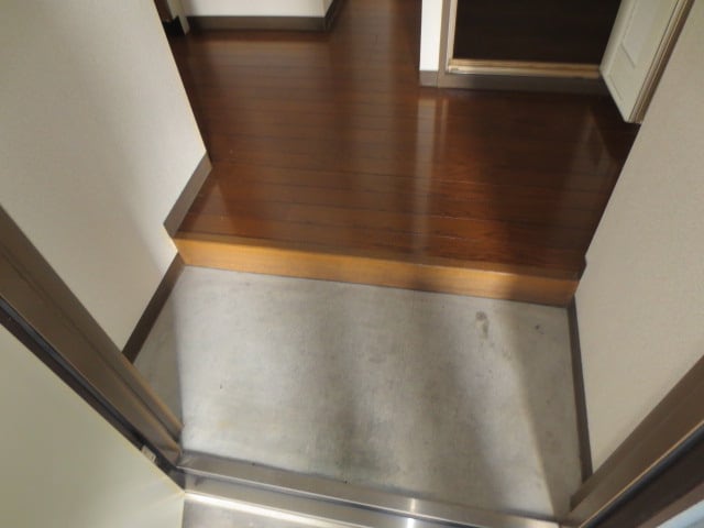 玄関 ラフィ－ネ野並ビル