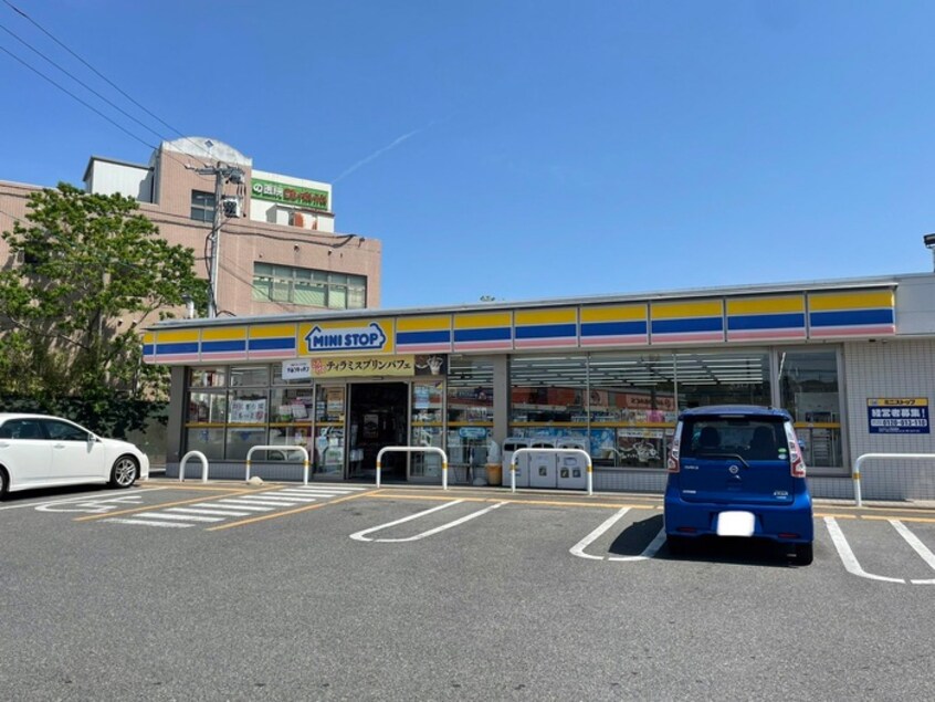 ミニストップ(コンビニ)まで1500m リュミエールＡ棟