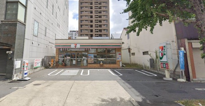 セブンイレブン 名古屋千代田３丁目店(コンビニ)まで421m ﾌﾟﾚｻﾝｽ久屋大通公園ｻｳｽ(909)