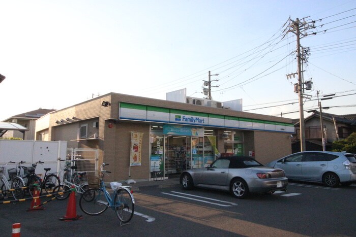 ファミリーマート七宝駅前店(コンビニ)まで450m ルミエール甚目寺