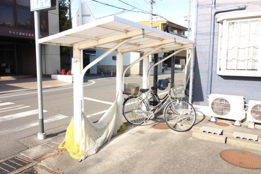 駐輪場 アーバニア養和