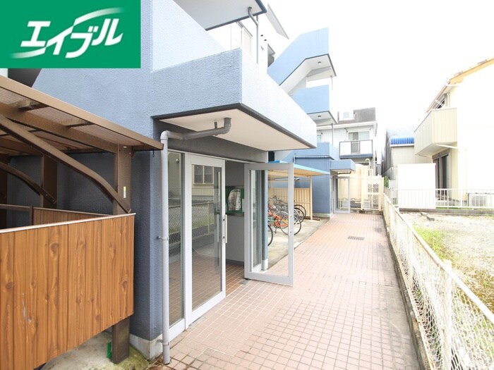 エントランス部分 マンション杉