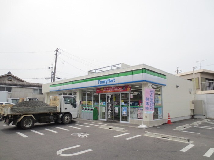 ファミリーマート　守山城南町店(コンビニ)まで185m Ｘｅｖｉ　Ｆｌａｔ