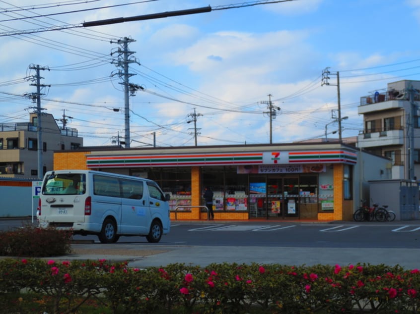 セブンイレブン(コンビニ)まで108m サンパレッタ
