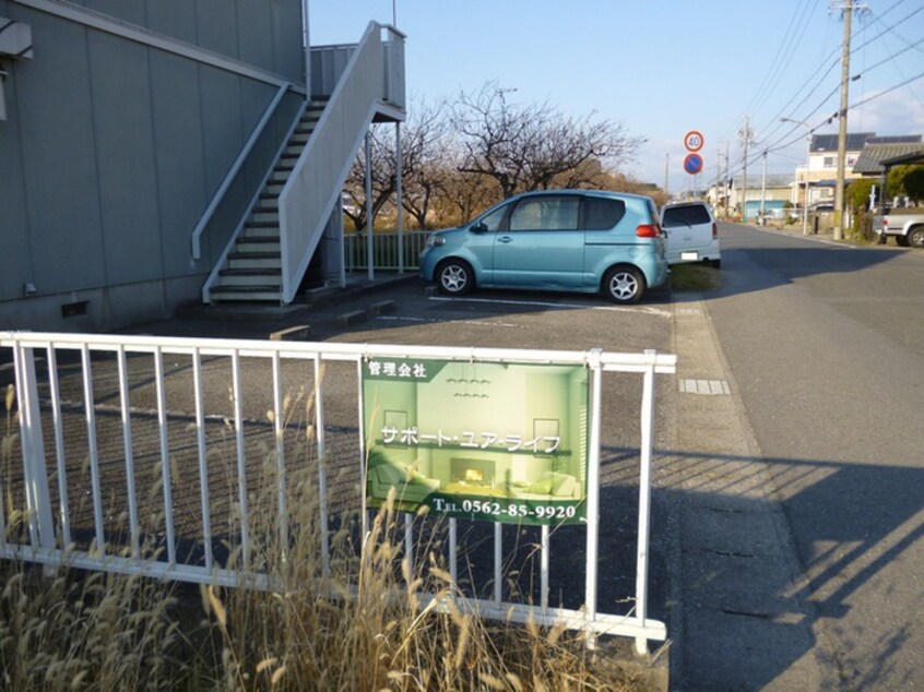 駐車場 プチハウスキャロット