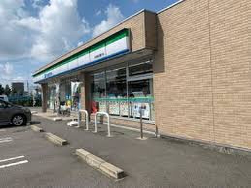 ファミリーマート(コンビニ)まで276m アドマイアＮ