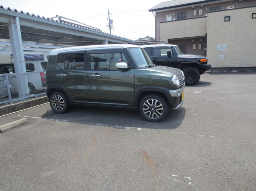 駐車場 キングズウィッシュハイツ