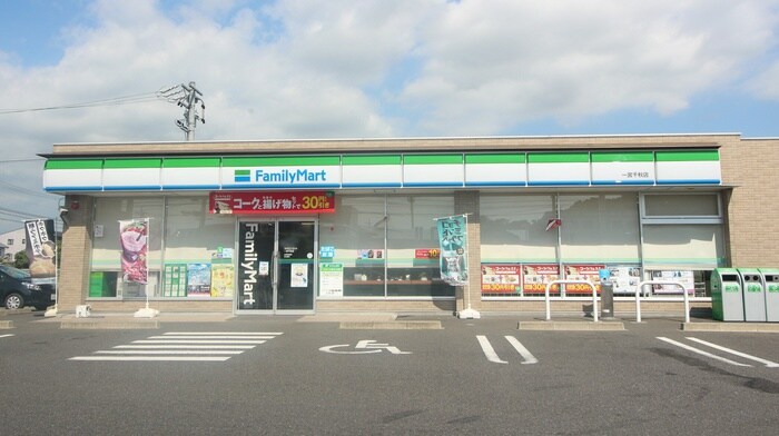 ファミリーマート(コンビニ)まで400m みなみ風