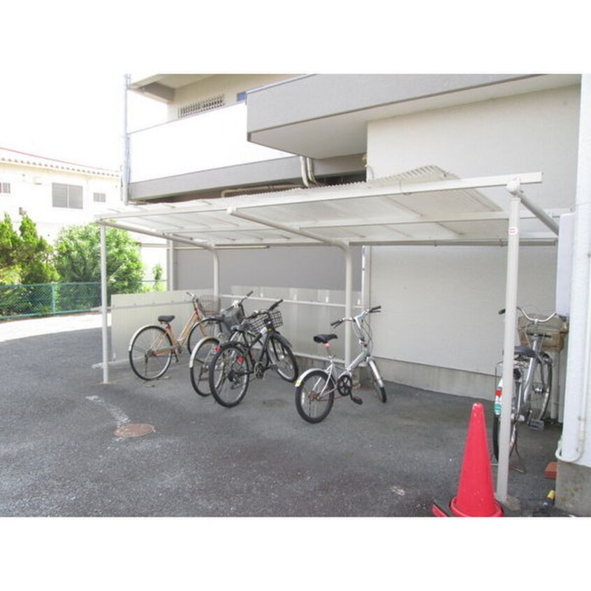 駐輪場 ドミール英