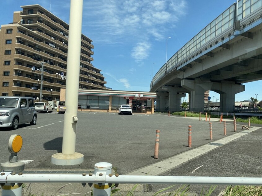 セブンイレブン 知立新林町店(コンビニ)まで571m シェリールミニ　Ｂ棟