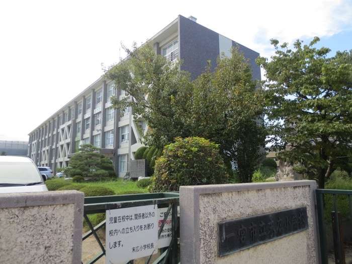 末広小学校(小学校)まで165m リヴェール末広Ⅱ