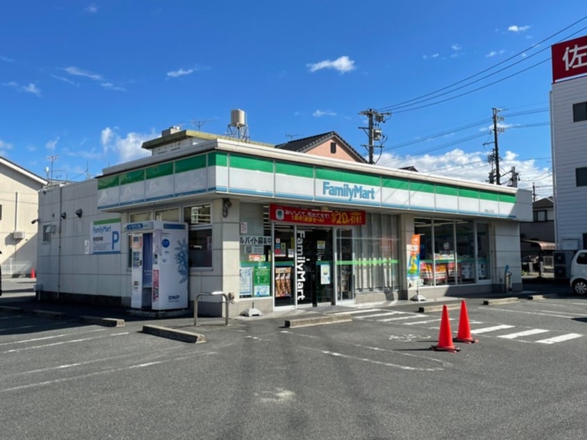 ファミリーマート(コンビニ)まで270m ルミナーレ山の手