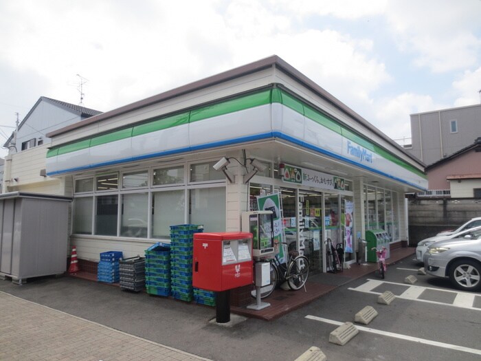 ファミリーマート山下通店(コンビニ)まで676m 花井第二清風マンション