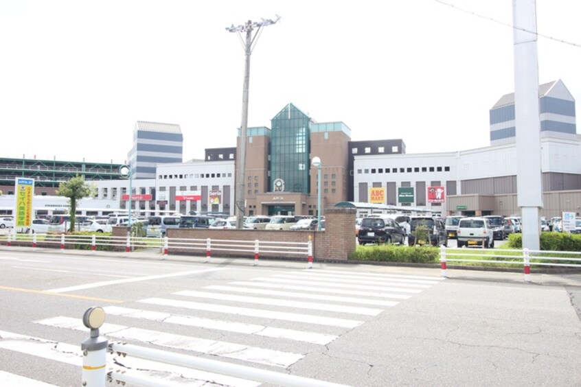 ギャラリエアピタ知立店(スーパー)まで1300m サンシアルザ新地