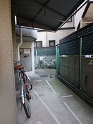 駐輪場 ド－ル神宮西