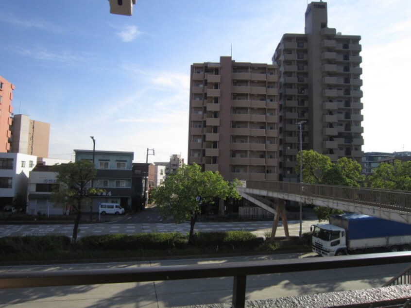 室内からの展望 ド－ル神宮西