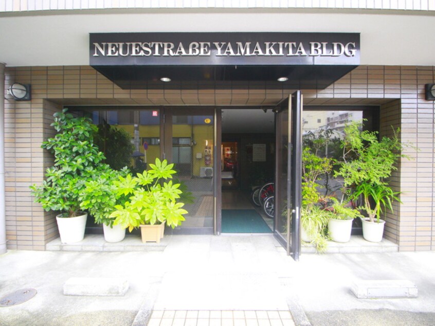 エントランス部分 ノイエシュトラッセ山木田ビル