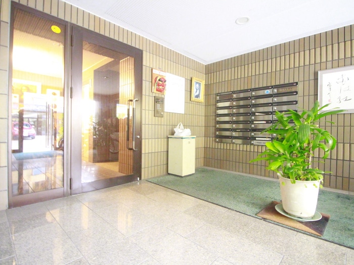 エントランス部分 ノイエシュトラッセ山木田ビル